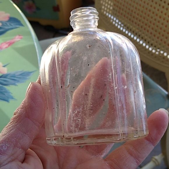 Three Very Old Vintage Glassware - Picture 6 of 9